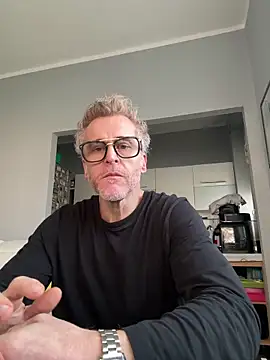 Axl hot online show from 27, 2, 2026