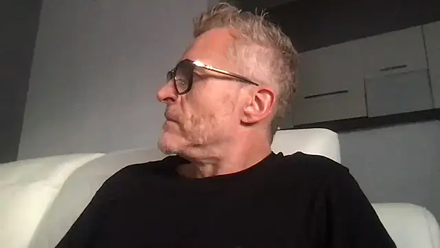 Snapshot of Axl_hot chatting on 7, 5, 2026 Axl hot online show from 7, 5, 2026
