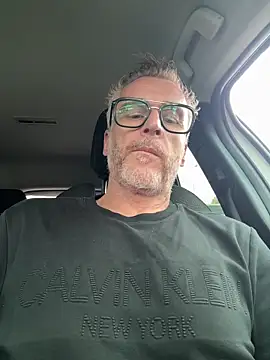 Snapshot of Axl_hot chatting on 4, 6, 2026 Axl hot online show from 4, 6, 2026