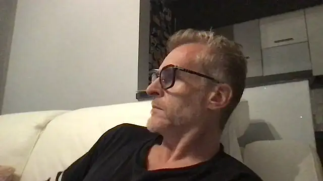 Snapshot of Axl_hot chatting on 8, 6, 2026 Axl hot online show from 8, 6, 2026