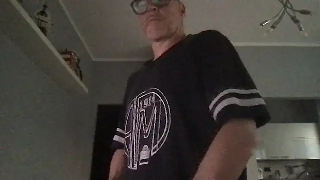 Snapshot of Axl_hot chatting on 9, 6, 2026 Axl hot online show from 9, 6, 2026