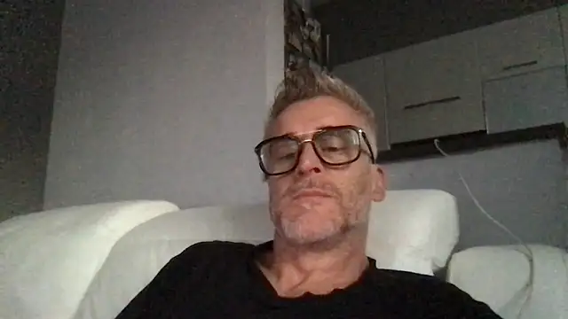 Snapshot of Axl_hot chatting on 12, 6, 2026 Axl hot online show from 12, 6, 2026