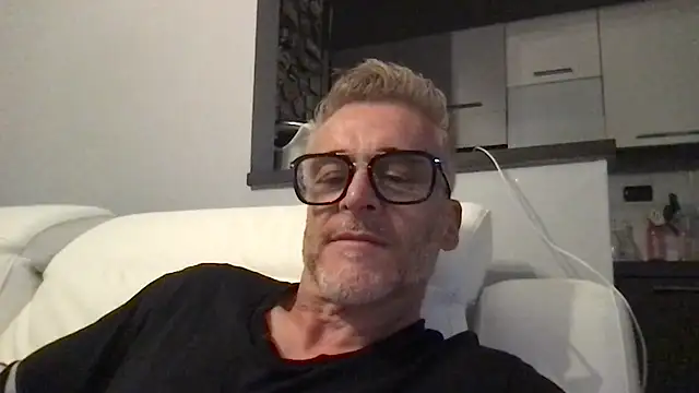 Snapshot of Axl_hot chatting on 13, 6, 2026 Axl hot online show from 13, 6, 2026