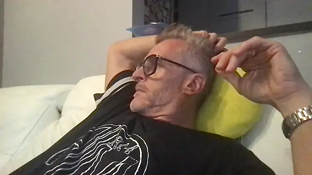 Snapshot of Axl_hot chatting on 23, 6, 2026 Axl hot online show from 23, 6, 2026