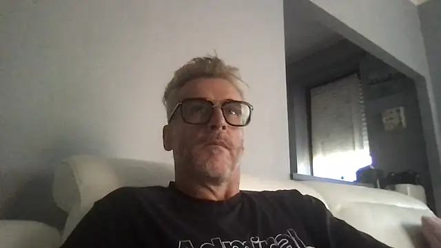 Snapshot of Axl_hot chatting on 28, 6, 2026 Axl hot online show from 28, 6, 2026