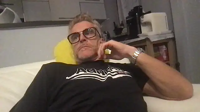 Snapshot of Axl_hot chatting on 29, 6, 2026 Axl hot online show from 29, 6, 2026