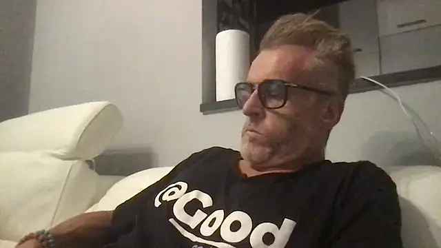 Snapshot of Axl_hot chatting on 15, 7, 2026 Axl hot online show from 15, 7, 2026