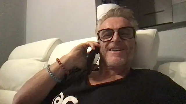 Snapshot of Axl_hot chatting on 31, 7, 2026 Axl hot online show from 31, 7, 2026