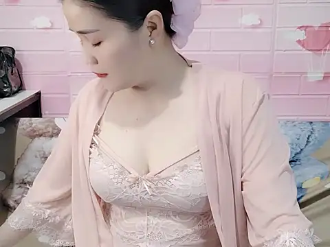 Snapshot of Miu_9117 chatting on 13, 9, 2025 Miu 9117 online show from 13, 9, 2025