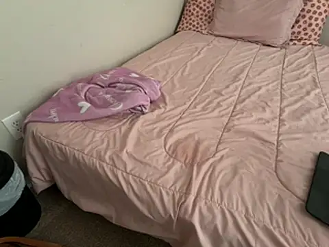 MissElizabethXoXo online show from 8, 6, 2026