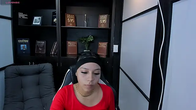 IvonnePrince  online show from 2, 10, 2025