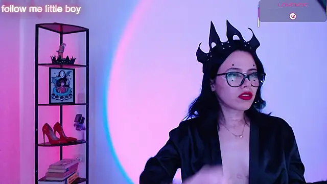 girldom online show from 14, 1, 2026