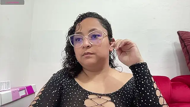 Sophiaburton online show from 16, 9, 2025