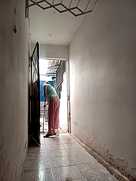 Lady 16 online show from 4, 12, 2025