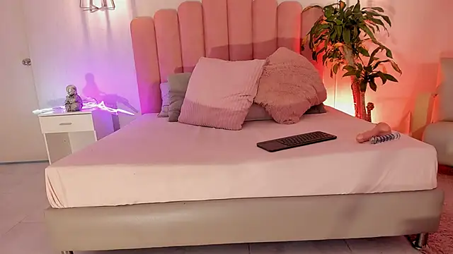 raven black  online show from 10, 10, 2025