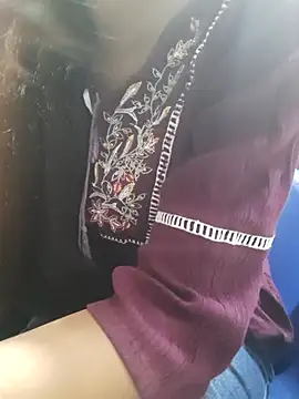 Aarti-kumri online show from 6, 10, 2025