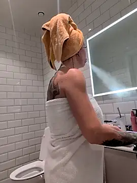 Snapshot of sexygilf82 chatting on 13, 11, 2025 sexygilf82 online show from 13, 11, 2025