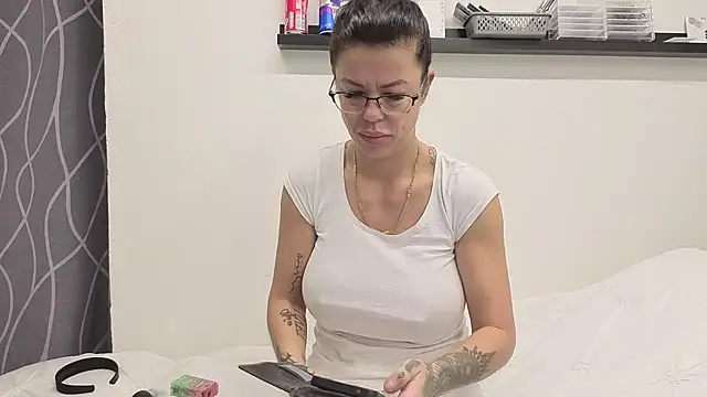 Snapshot of sexygilf82 chatting on 24, 11, 2025 sexygilf82 online show from 24, 11, 2025