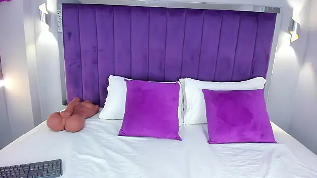 ElaraDusk online show from 22, 10, 2025