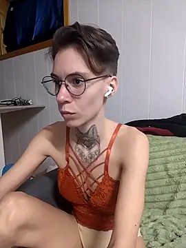 HoneySquirrel online show from 6, 4, 2026