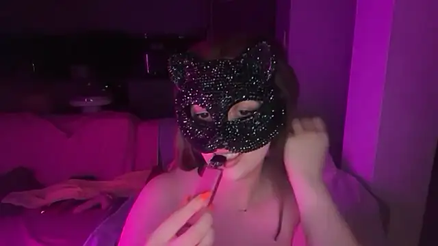 Lunahadidd online show from 3, 7, 2026