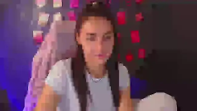 Aurora Loveu online show from 11, 11, 2025