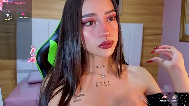 Snapshot of Abril_Velvet_a_ chatting on 4, 12, 2025 Abril Velvet a online show from 4, 12, 2025