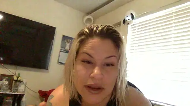 Snapshot of toomuchofafreak chatting on 27, 2, 2026 toomuchofafreak online show from 27, 2, 2026