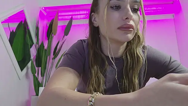 KaseyQuinn  online show from 28, 3, 2026