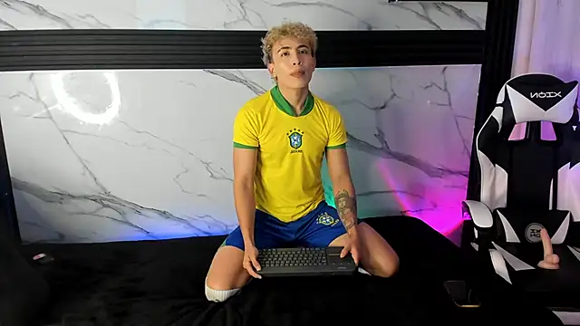 Snapshot of Saimonvela chatting on 16, 11, 2025 Saimonvela online show from 16, 11, 2025