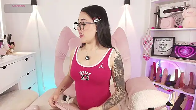 Snapshot of justonecute chatting on 2, 6, 2026 justonecute online show from 2, 6, 2026