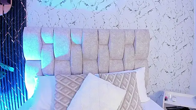 Laura Ivy online show from 11, 4, 2026