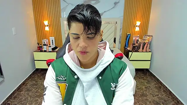 KAROLLJONES1 online show from 3, 10, 2025