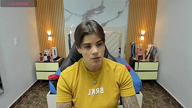 KAROLLJONES1 online show from 4, 11, 2025