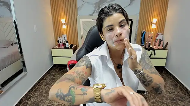 KAROLLJONES1 online show from 24, 11, 2025