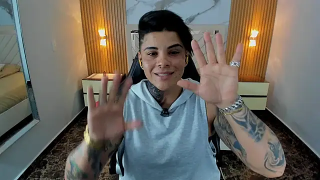 Snapshot of KAROLLJONES1 chatting on 28, 5, 2026 KAROLLJONES1 online show from 28, 5, 2026
