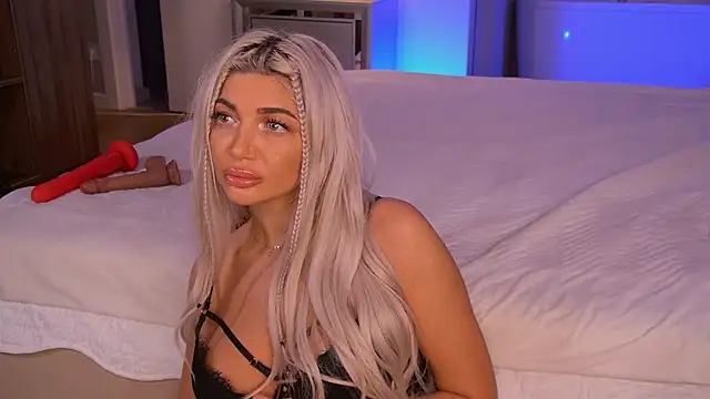 ElsaSinn online show from 13, 10, 2025