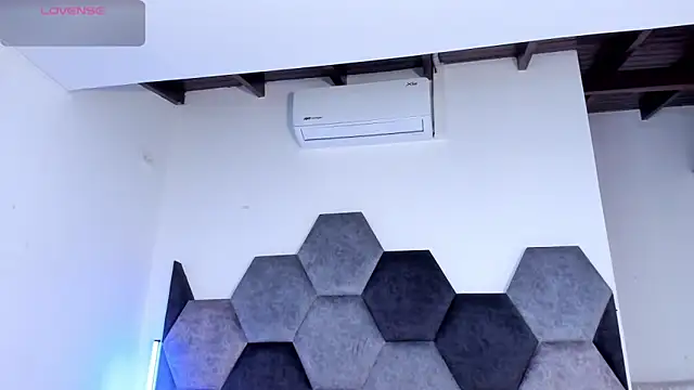 BellaNixs online show from 2, 4, 2026