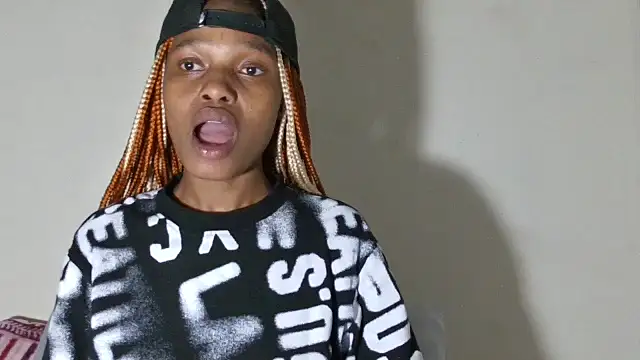 SexyBitchx01 online show from 25, 10, 2025