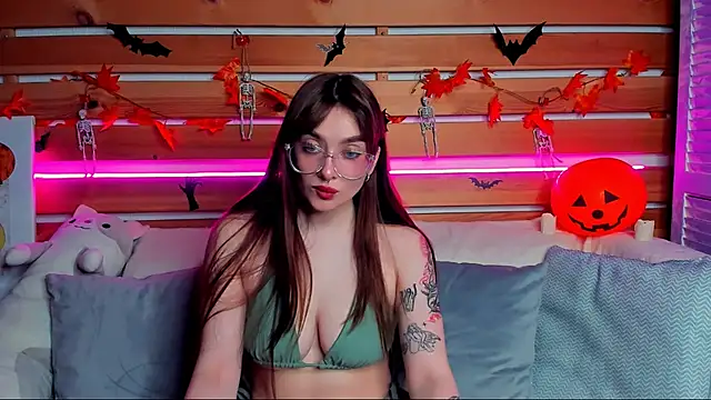 Emily Tylerr online show from 5, 11, 2025