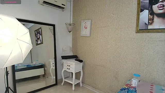 Miladiosa online show from 27, 10, 2025