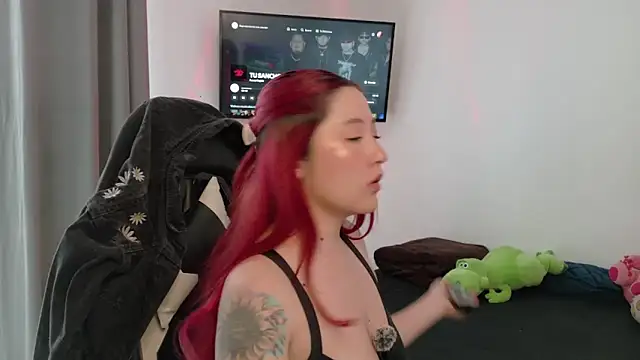 Snapshot of lunnaa_ chatting on 26, 9, 2025 lunnaa online show from 26, 9, 2025