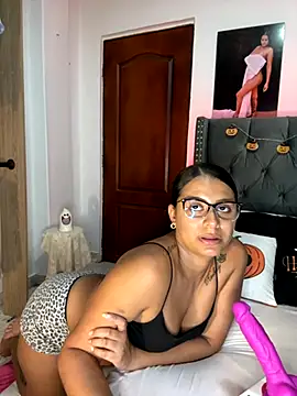 Snapshot of ema_zoe chatting on 14, 10, 2025 ema zoe online show from 14, 10, 2025