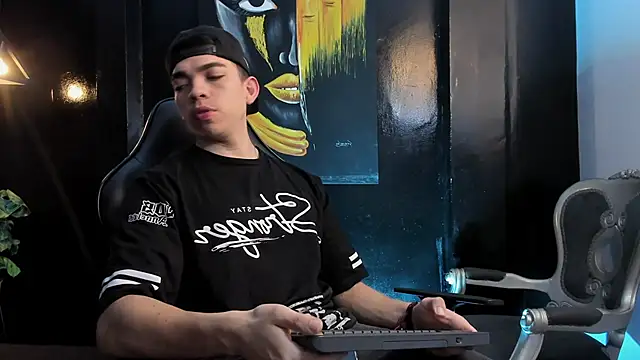 Eryonbradley online show from 4, 11, 2025