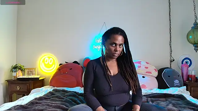 GigiMcFee online show from 23, 9, 2025
