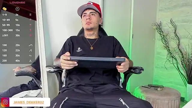 JamesDeker online show from 8, 9, 2025