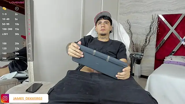 JamesDeker online show from 29, 9, 2025