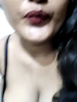 Snapshot of Cute_pinkii chatting on 8, 9, 2025 Cute pinkii online show from 8, 9, 2025