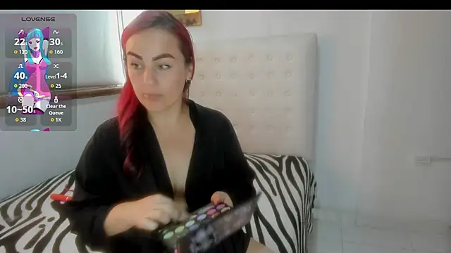 Roxannelorence  online show from 28, 10, 2025