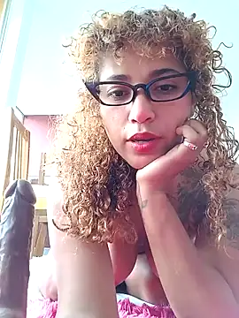 Vikyvoyeur online show from 17, 11, 2025